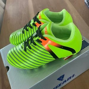 Kids soccer shoes